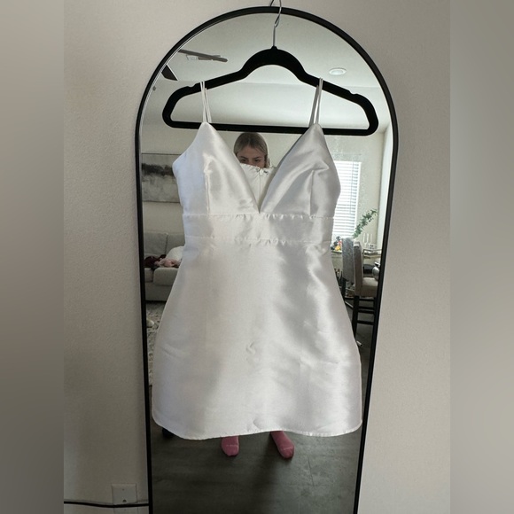 NEVER WORN Glamorous Life White Sleeveless Mini Dress - Picture 4 of 10